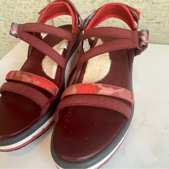 Deckers X Lab Women's Xponent Burgundy Strappy Platform Sandals Hook & Loop - Picture 3 of 14